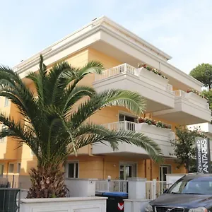 Aparthotel Antares
